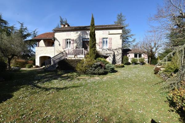 Propriété à Bellefont-la-Rauze (46090)156 m² habitables, maison en pierre avec dépendances, terrain de 1,25 hectare