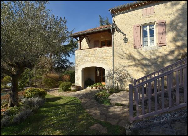 Propriété à Bellefont-la-Rauze (46090)156 m² habitables, maison en pierre avec dépendances, terrain de 1,25 hectare