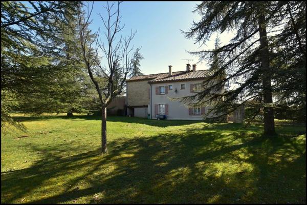 Propriété à Bellefont-la-Rauze (46090)156 m² habitables, maison en pierre avec dépendances, terrain de 1,25 hectare