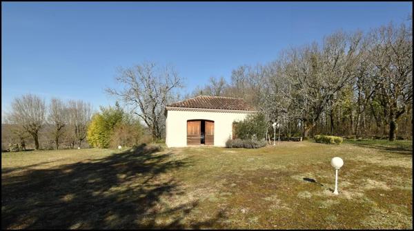 Propriété à Bellefont-la-Rauze (46090)156 m² habitables, maison en pierre avec dépendances, terrain de 1,25 hectare