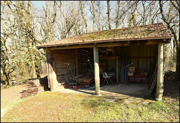 Propriété à Bellefont-la-Rauze (46090)156 m² habitables, maison en pierre avec dépendances, terrain de 1,25 hectare