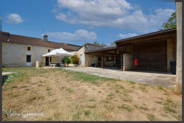 Ancien corps de ferme en pierre  235 m² avec dépendances à SAINT ANTOINE DE BREUILH