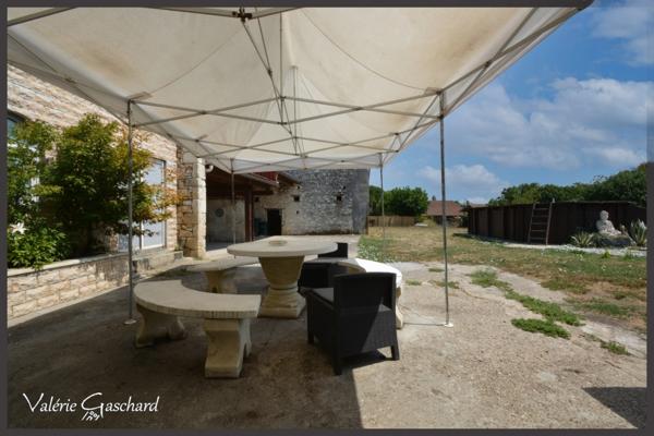 Ancien corps de ferme en pierre  235 m² avec dépendances à SAINT ANTOINE DE BREUILH