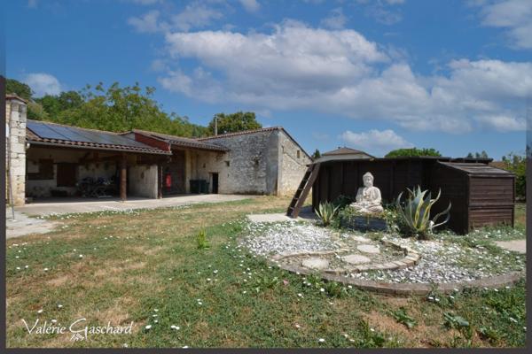 Ancien corps de ferme en pierre  235 m² avec dépendances à SAINT ANTOINE DE BREUILH