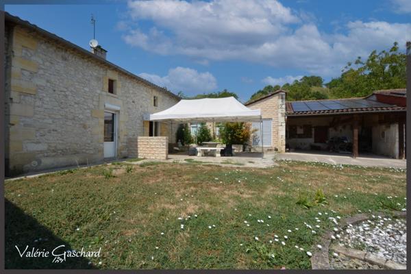 Ancien corps de ferme en pierre  235 m² avec dépendances à SAINT ANTOINE DE BREUILH