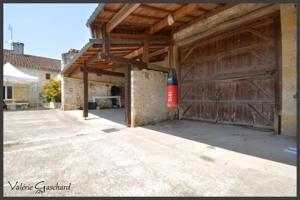 Ancien corps de ferme en pierre  235 m² avec dépendances à SAINT ANTOINE DE BREUILH
