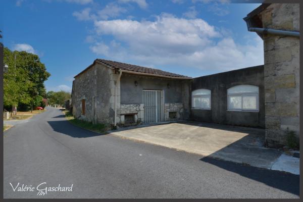 Ancien corps de ferme en pierre  235 m² avec dépendances à SAINT ANTOINE DE BREUILH