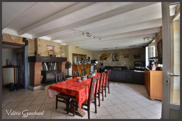 Ancien corps de ferme en pierre  235 m² avec dépendances à SAINT ANTOINE DE BREUILH