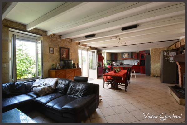 Ancien corps de ferme en pierre  235 m² avec dépendances à SAINT ANTOINE DE BREUILH