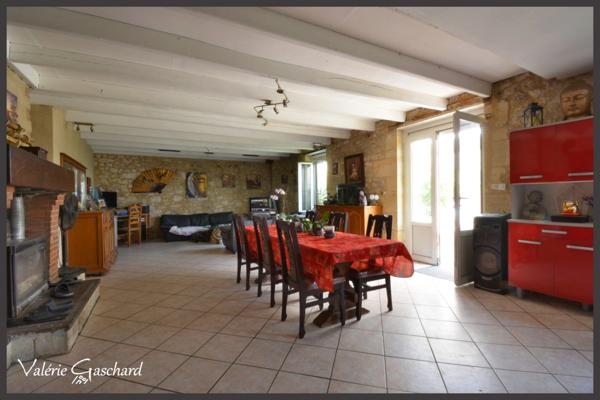 Ancien corps de ferme en pierre  235 m² avec dépendances à SAINT ANTOINE DE BREUILH
