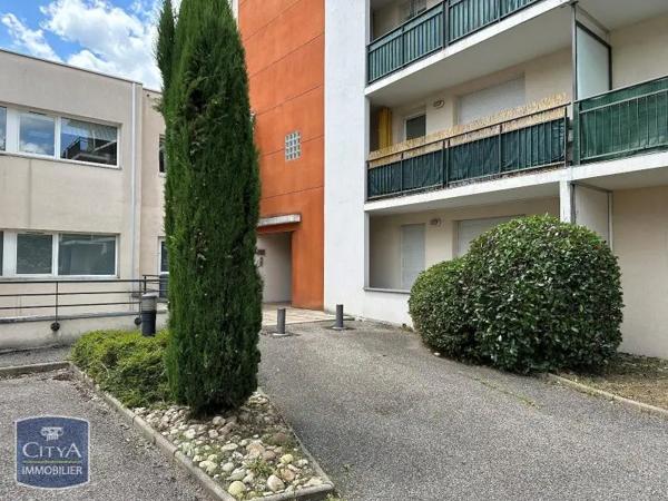 Appartement à louer 1 pièce 32.17m² Saint-Priest-en-Jarez (42270)