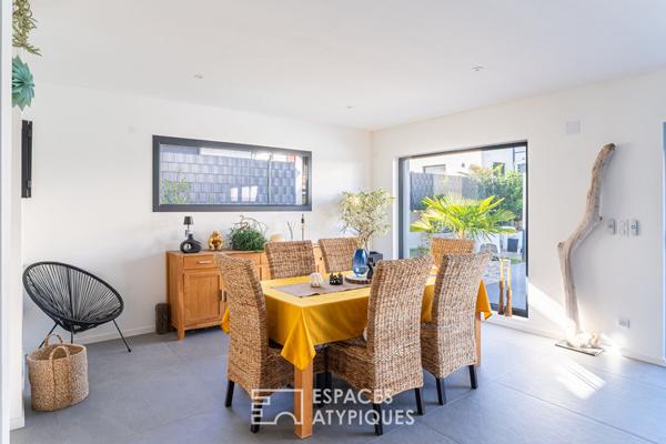 Maison contemporaine et ses volumes lumineux avec piscine