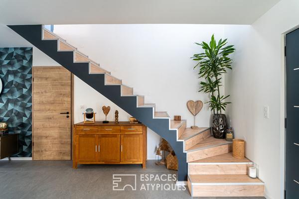 Maison contemporaine et ses volumes lumineux avec piscine