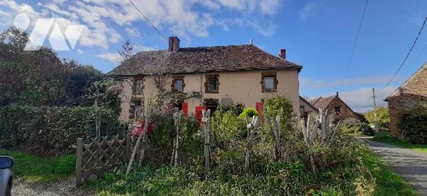 Grande fermette au calme restaurée avec terrain et dépendances