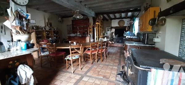 Grande fermette au calme restaurée avec terrain et dépendances