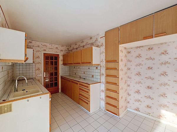 VANDOEUVRE LIMITE NANCY_ À Vendre_ Appartement F3 de 74m² avec 2 balcons, 2 ou 3 chambres_ garage fermé.