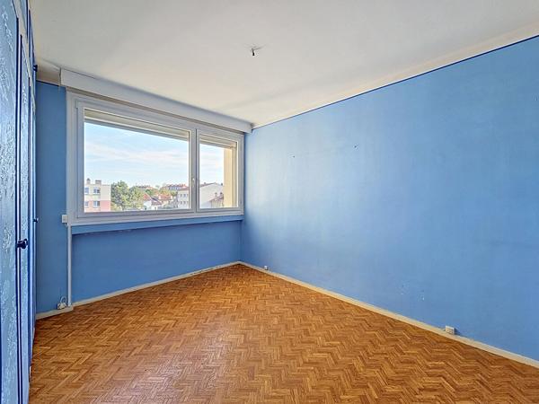 VANDOEUVRE LIMITE NANCY_ À Vendre_ Appartement F3 de 74m² avec 2 balcons, 2 ou 3 chambres_ garage fermé.