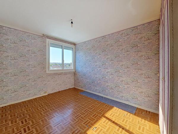 VANDOEUVRE LIMITE NANCY_ À Vendre_ Appartement F3 de 74m² avec 2 balcons, 2 ou 3 chambres_ garage fermé.
