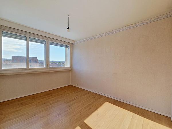 VANDOEUVRE LIMITE NANCY_ À Vendre_ Appartement F3 de 74m² avec 2 balcons, 2 ou 3 chambres_ garage fermé.
