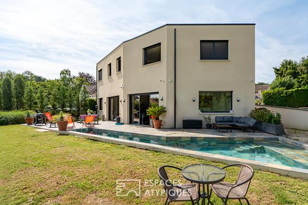 Maison d’architecte contemporaine de 410 m² avec piscine chauffée