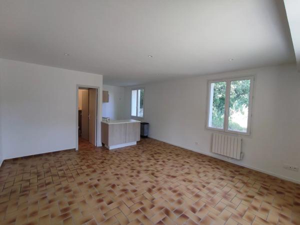 Location Appartement 3 pièces 80 m2 à Pierrevert