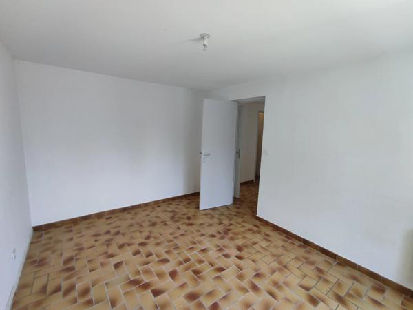 Location Appartement 3 pièces 80 m2 à Pierrevert