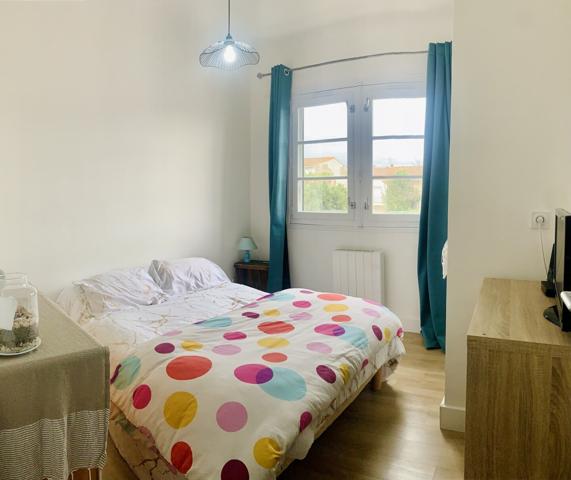 Maison divisée en 2 appartement avec jardin et cour