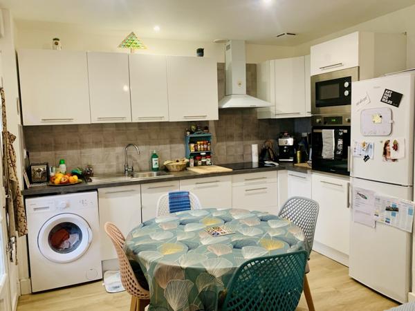 Maison divisée en 2 appartement avec jardin et cour