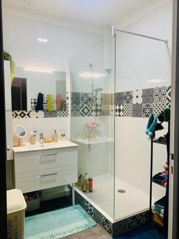 Maison divisée en 2 appartement avec jardin et cour