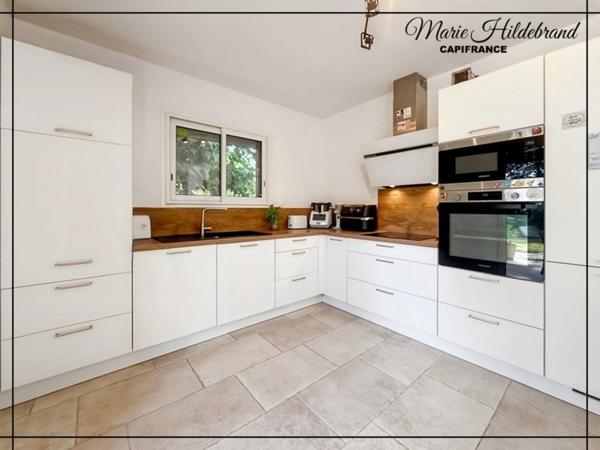 Ensemble de 2 Maisons - 8 pièces - 1hectare de terrain - à 5mn de Valence