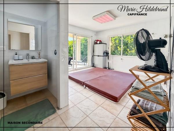 Ensemble de 2 Maisons - 8 pièces - 1hectare de terrain - à 5mn de Valence