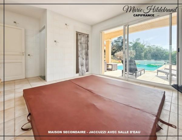 Ensemble de 2 Maisons - 8 pièces - 1hectare de terrain - à 5mn de Valence