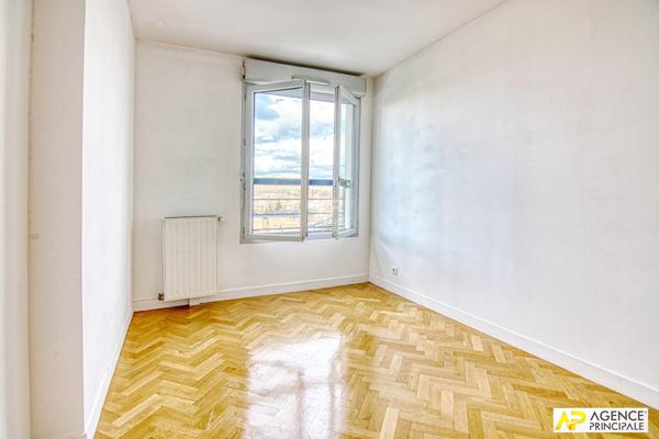 Versailles -Quartier Montreuil - 3 pièce 74 m² - Balcon - cave et parking en sous-sol 600 000 € **  - Référence  28473