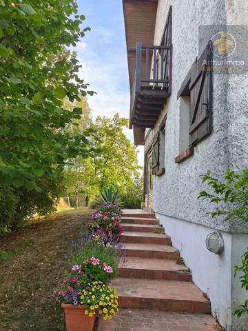 Vente                                                      Maison
                        
                     6 pièces                      176 m2                     à Olivet