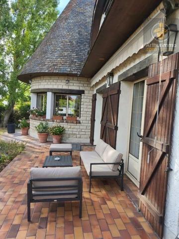 Vente                                                      Maison
                        
                     6 pièces                      176 m2                     à Olivet