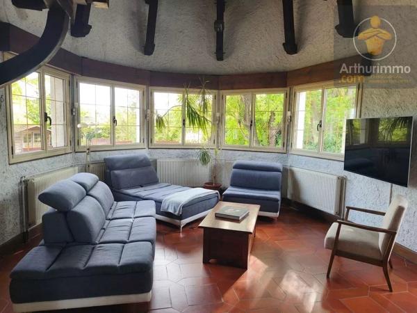 Vente                                                      Maison
                        
                     6 pièces                      176 m2                     à Olivet