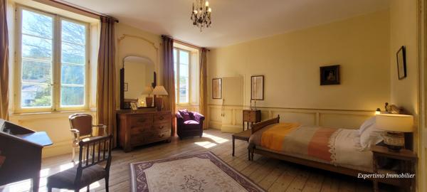 Archiac (17520) PROPRIETE 15 PIECES ET DEPENDANCES