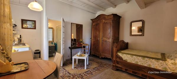 Archiac (17520) PROPRIETE 15 PIECES ET DEPENDANCES