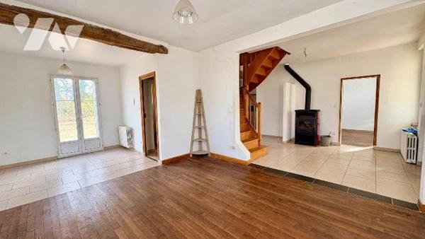 À La Ferté-Imbault (41300), découvrez cette maison familiale pleine de potentiel, offrant une v...
