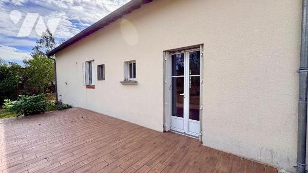 À La Ferté-Imbault (41300), découvrez cette maison familiale pleine de potentiel, offrant une v...