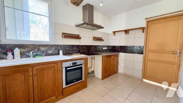À La Ferté-Imbault (41300), découvrez cette maison familiale pleine de potentiel, offrant une v...