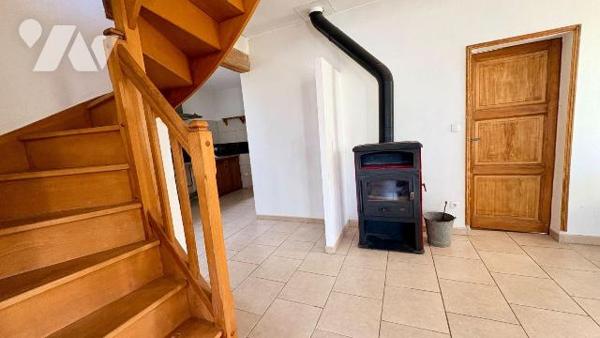 À La Ferté-Imbault (41300), découvrez cette maison familiale pleine de potentiel, offrant une v...