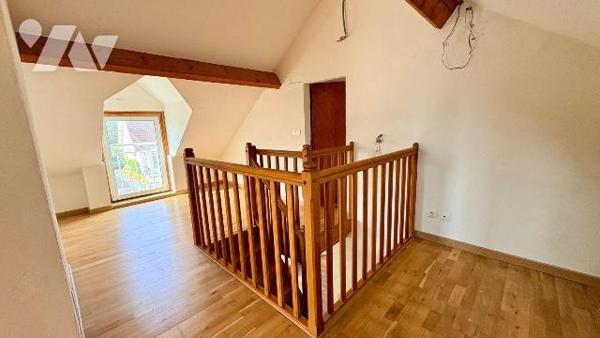 À La Ferté-Imbault (41300), découvrez cette maison familiale pleine de potentiel, offrant une v...