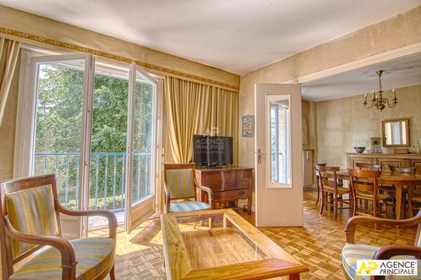 Versailles Avenue de Paris Appartement 6 pièces 131.79 m² carrez avec ascenseur, cave et parking en sous-sol €649 000 ** - Référence 25421