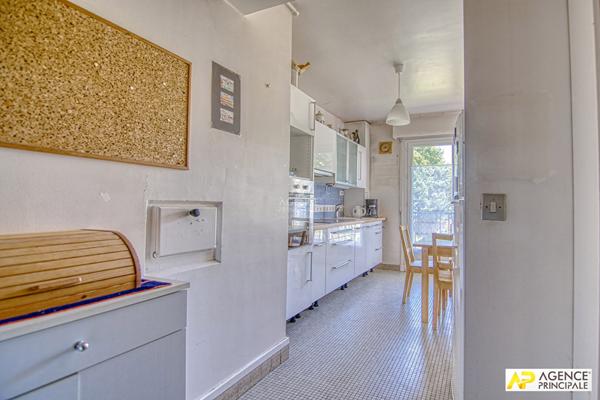 Versailles Avenue de Paris Appartement 6 pièces 131.79 m² carrez avec ascenseur, cave et parking en sous-sol €649 000 ** - Référence 25421