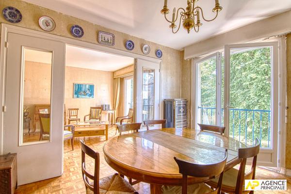 Versailles Avenue de Paris Appartement 6 pièces 131.79 m² carrez avec ascenseur, cave et parking en sous-sol €649 000 ** - Référence 25421