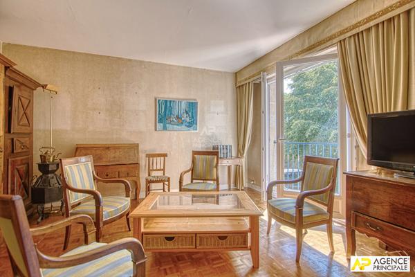 Versailles Avenue de Paris Appartement 6 pièces 131.79 m² carrez avec ascenseur, cave et parking en sous-sol €649 000 ** - Référence 25421