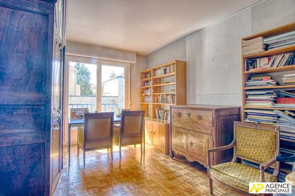 Versailles Avenue de Paris Appartement 6 pièces 131.79 m² carrez avec ascenseur, cave et parking en sous-sol €649 000 ** - Référence 25421