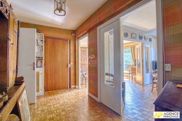 Versailles Avenue de Paris Appartement 6 pièces 131.79 m² carrez avec ascenseur, cave et parking en sous-sol €649 000 ** - Référence 25421