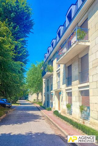 Versailles Avenue de Paris Appartement 6 pièces 131.79 m² carrez avec ascenseur, cave et parking en sous-sol €649 000 ** - Référence 25421